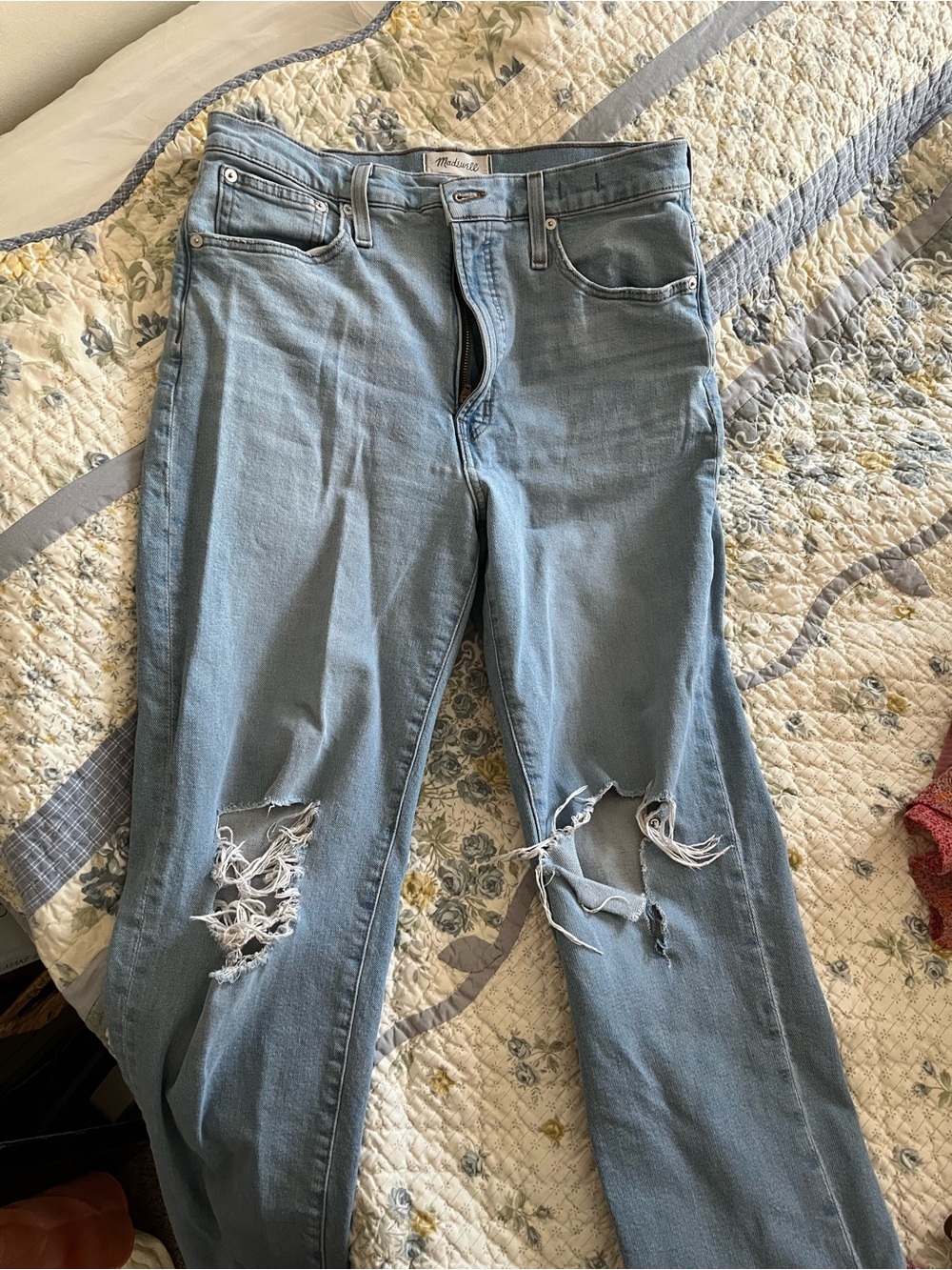 MadeWell Light Wash Distressed Women’s Jeans